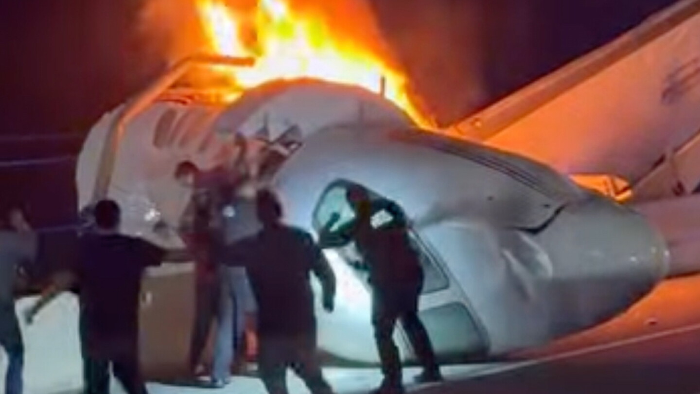 Bystanders rush to save passengers in Texas jet crash