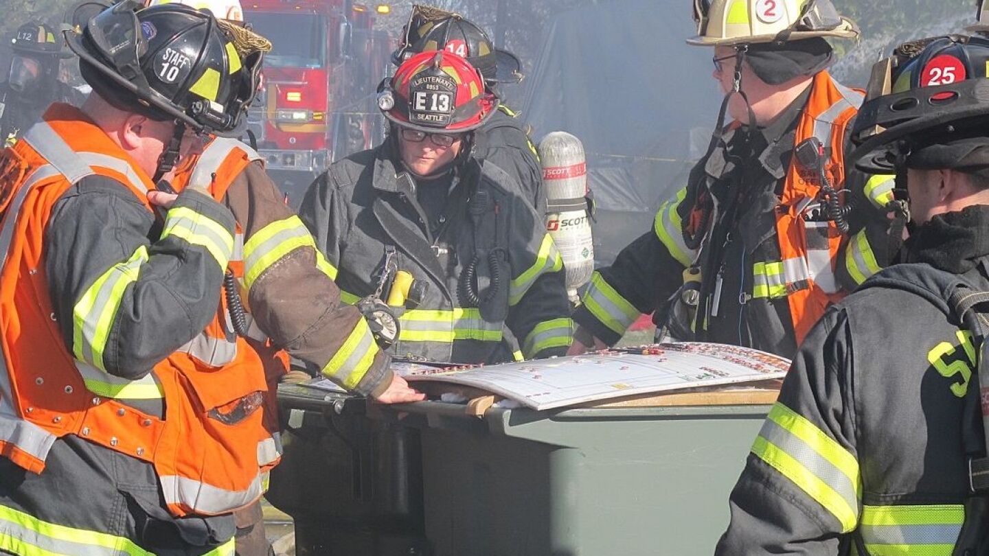 Why a decentralized command structure is best for fire departments