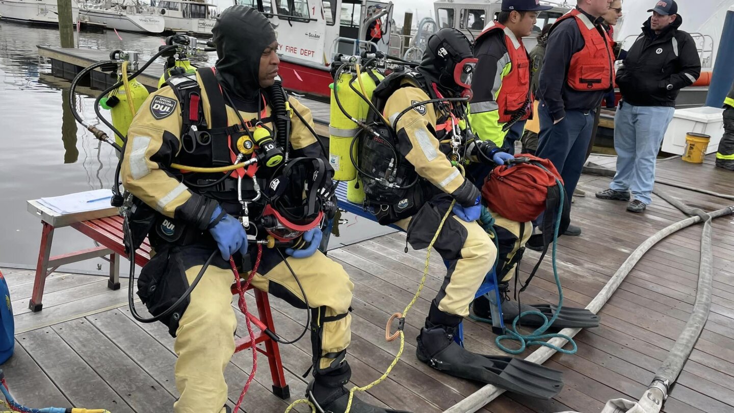 Baltimore_City_Fire_Department_Divers.jpg