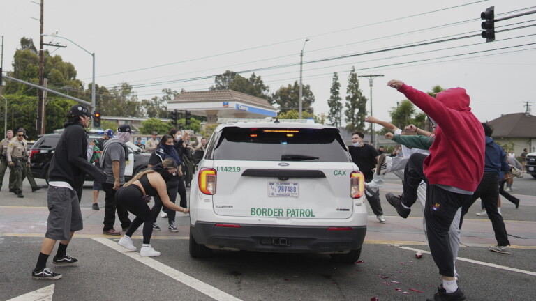 Police crowd control tactics, analysis and tips