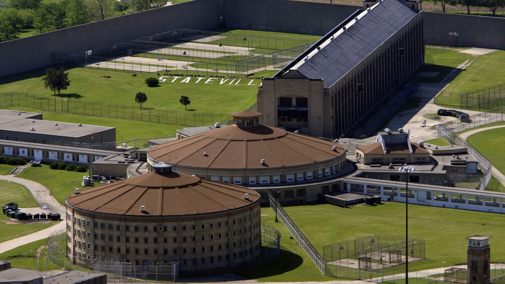 Ill. plans to tear down, replace 2 prisons in 1B upgrade