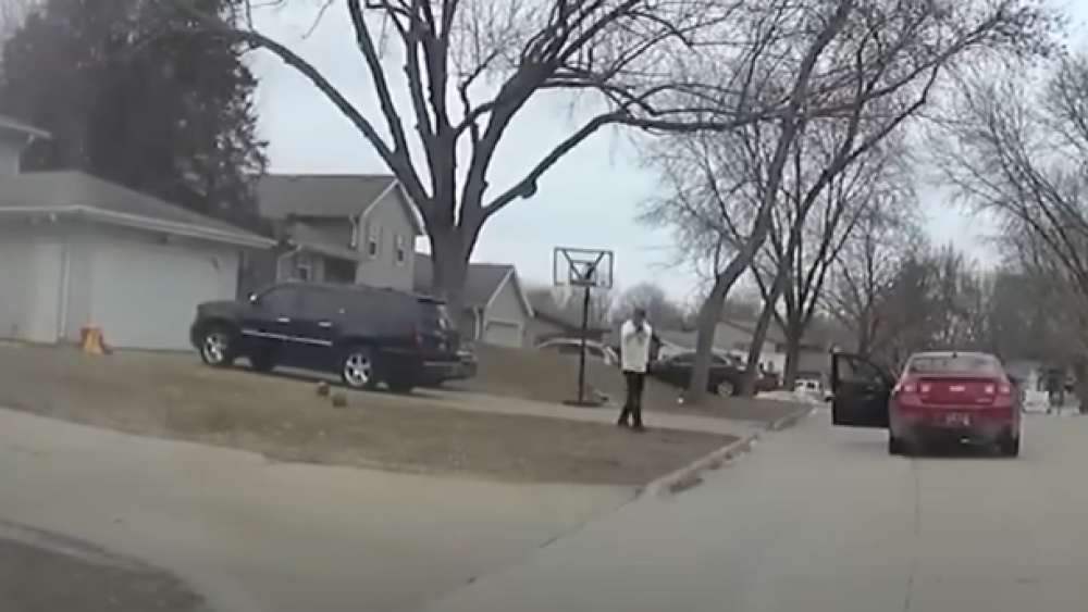 Windshield Gunshot BWC: Wis. officer fires shots through cruiser windshield after suspect ...