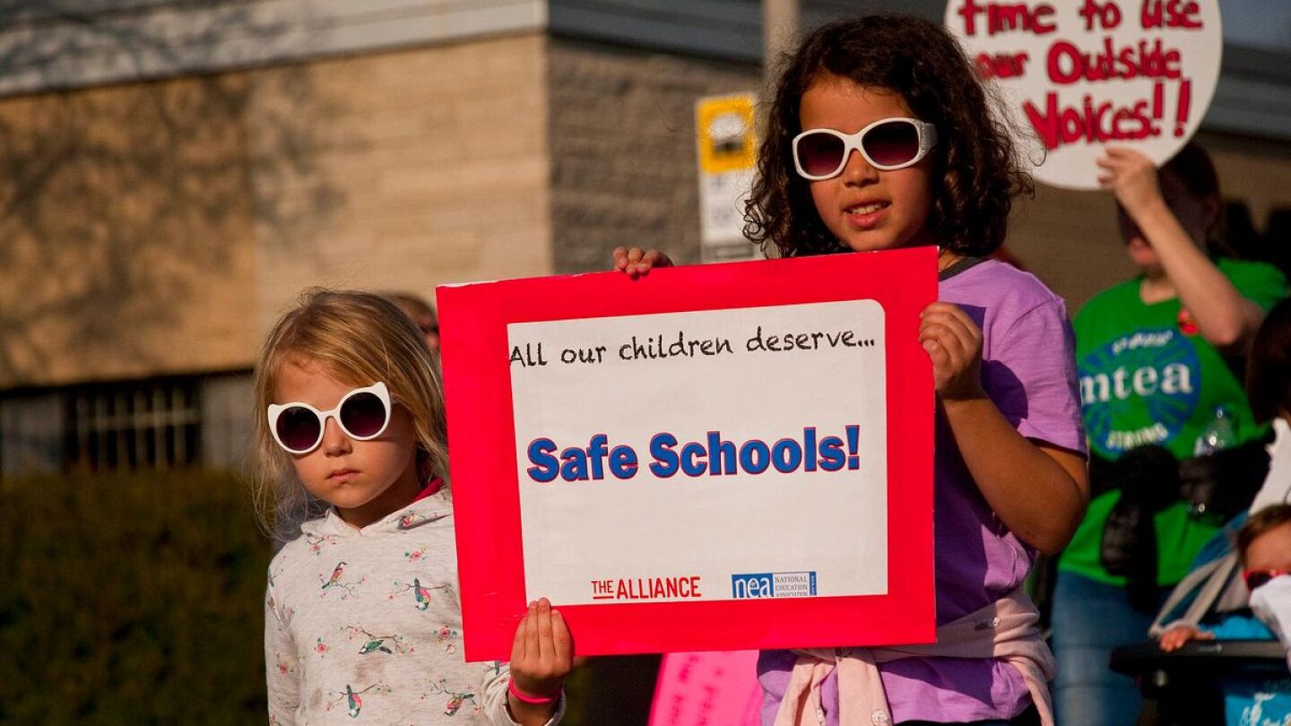 Milwaukee_Public_School_Teachers_and_Supporters_Picket_Outside_Milwaukee_Public_Schools_Adminstration_Building_Milwaukee_Wisconsin_4-24-18_1136_(26864819367).jpg