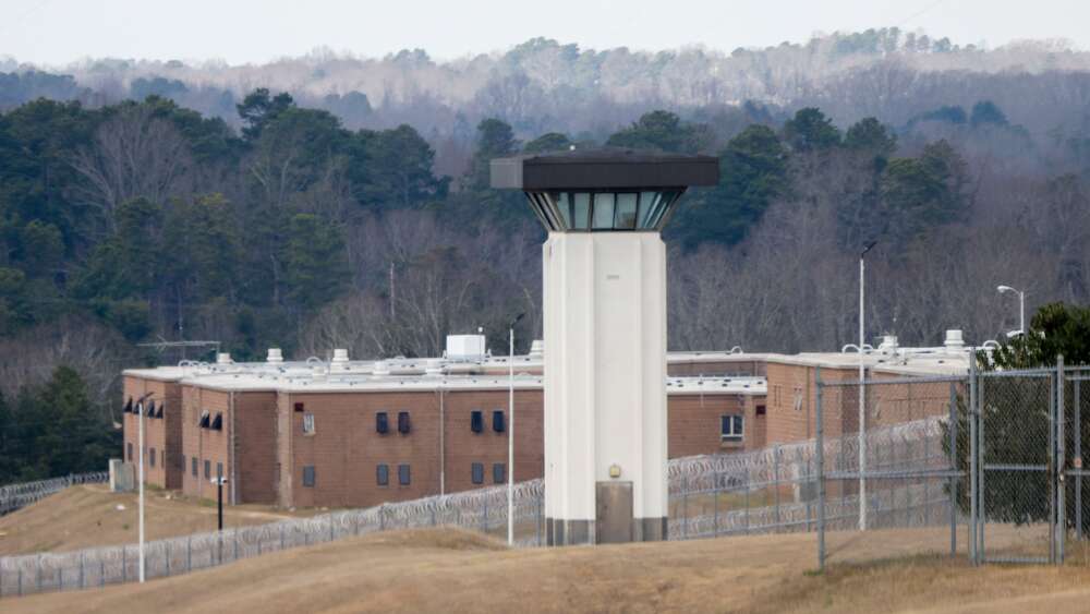 Federal government backs Ga. prisoner’s bid for statefunded gender surgery