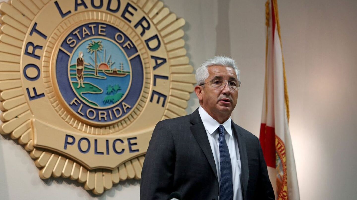 20220322-AMX-US-NEWS-FORT-LAUDERDALE-HIRES-NEW-POLICE-1-FL.jpg