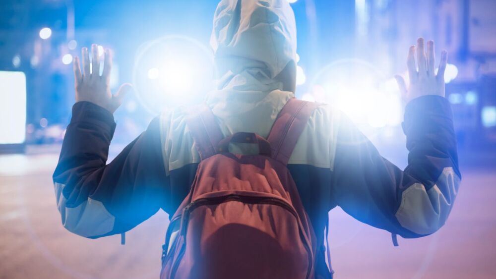 Verbal communication tactics to improve police commands