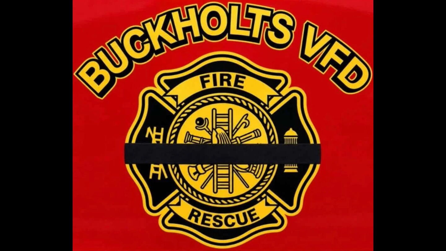 Texas firefighter dies in rollover crash responding to fire