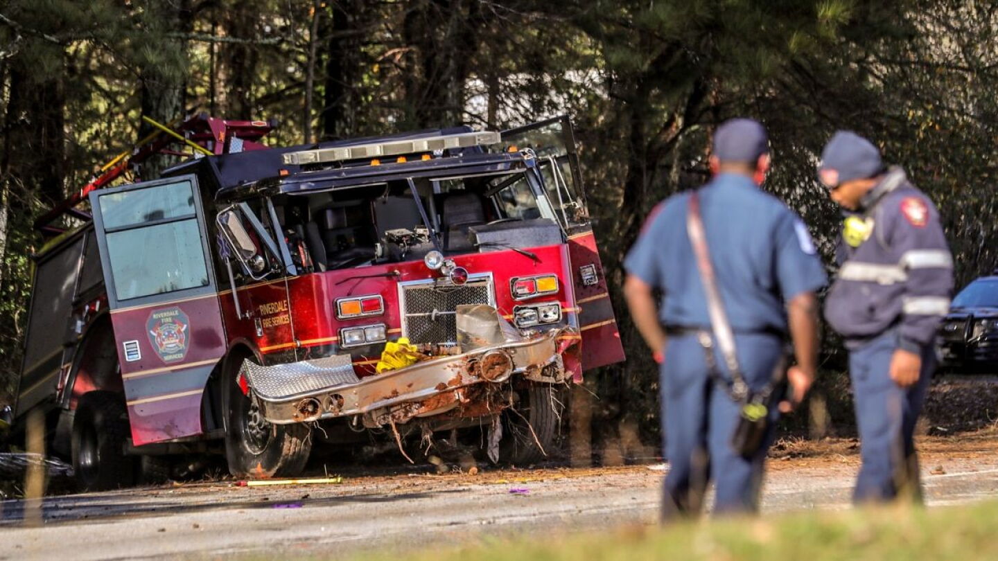 Fire Engine Crashed 3 Ga. firefighters injured in fire engine crash; 1 ejected