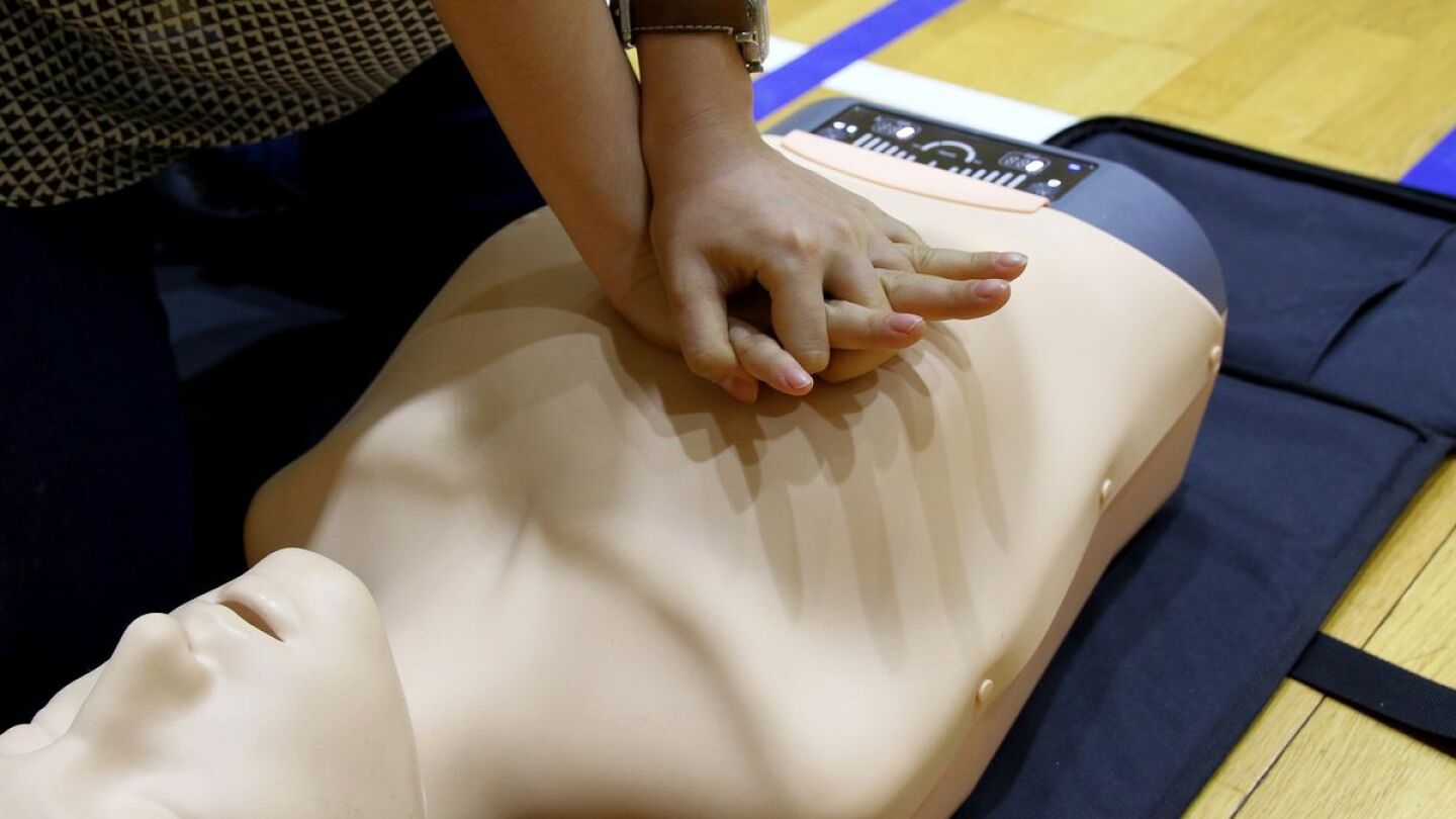 cpr-5805345_1920.jpg