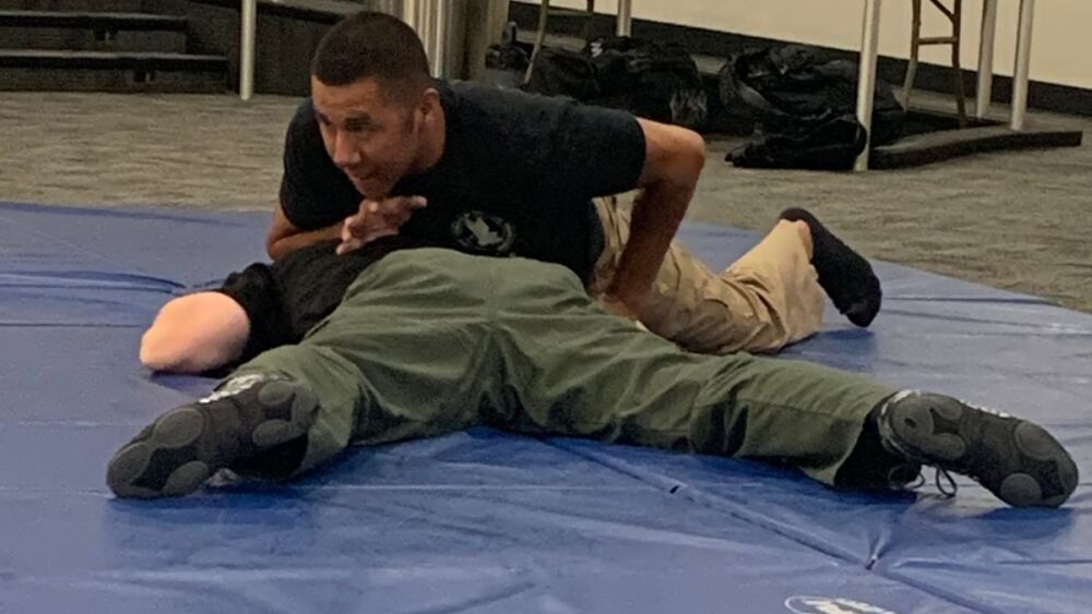 10-minute scenario-based defensive tactics training for police