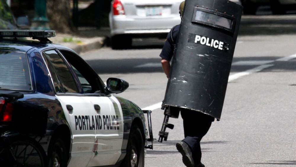 portland-police-officer-AP.jpg