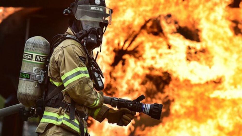 Firefighter-Training-Live-Controlled-Fire-1717918.jpg