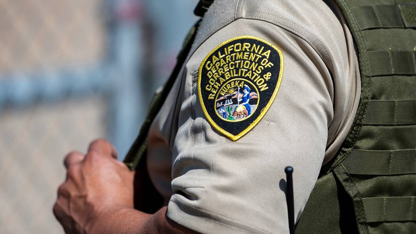 US-NEWS-CALIF-PRISON-OFFICIAL-MM