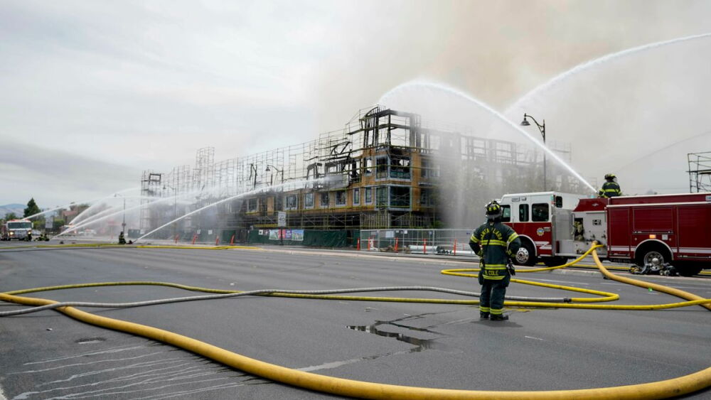 Firefighting Buliding Construction site fires: Hazards, preplanning and fire tactics