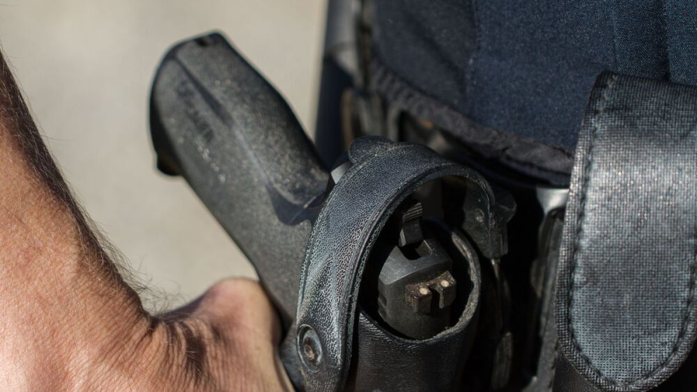 Police Gun Notes Police training: Weapon retention techniques