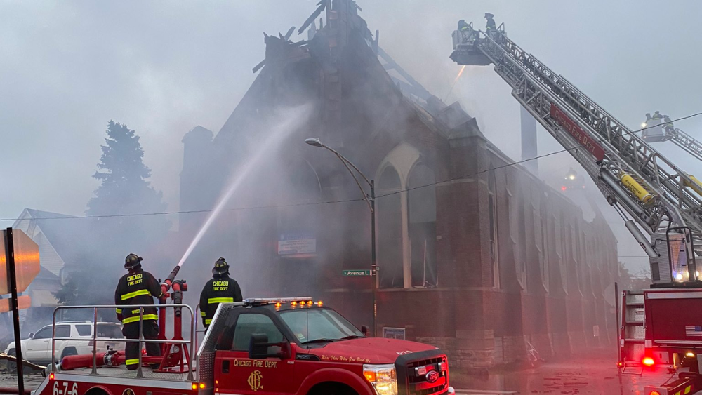 Ffs Fire Video: Chicago FFs battle 3-alarm church fire, collapse