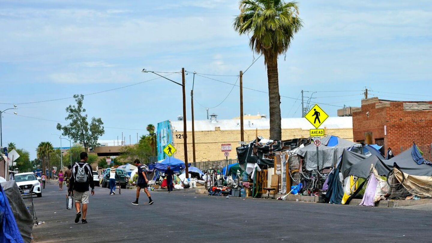 Phoenix Library Homless Record high temperatures threaten Phoenix's homeless population