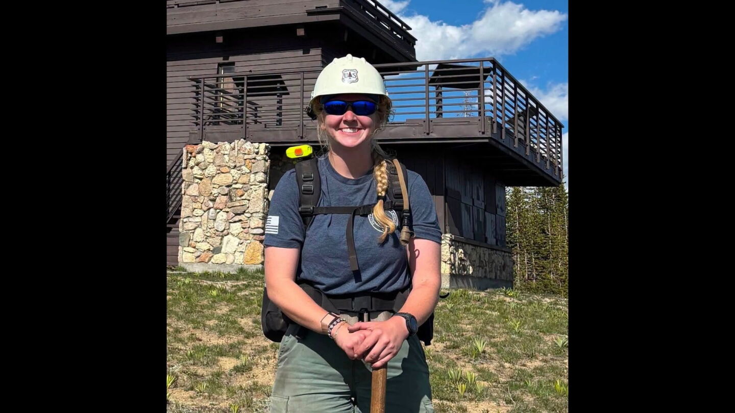 Wildland firefighter dies after being struck by tree during La. wildfire