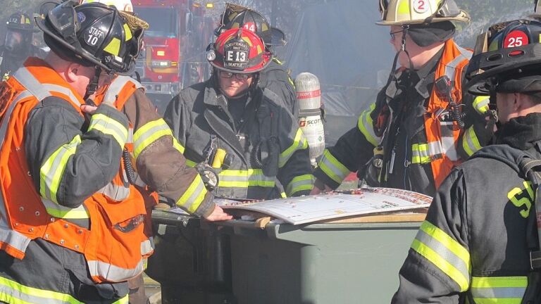 Why a decentralized command structure is best for fire departments
