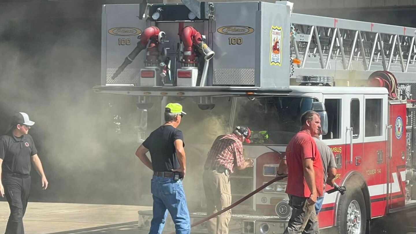 Ffs Fire Texas FFs quickly extinguish burning fire truck