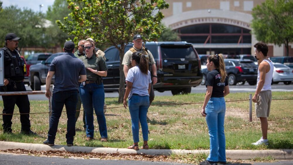 US-NEWS-TEXAS-SCHOOL-SHOOTING-2-ZUM.jpg