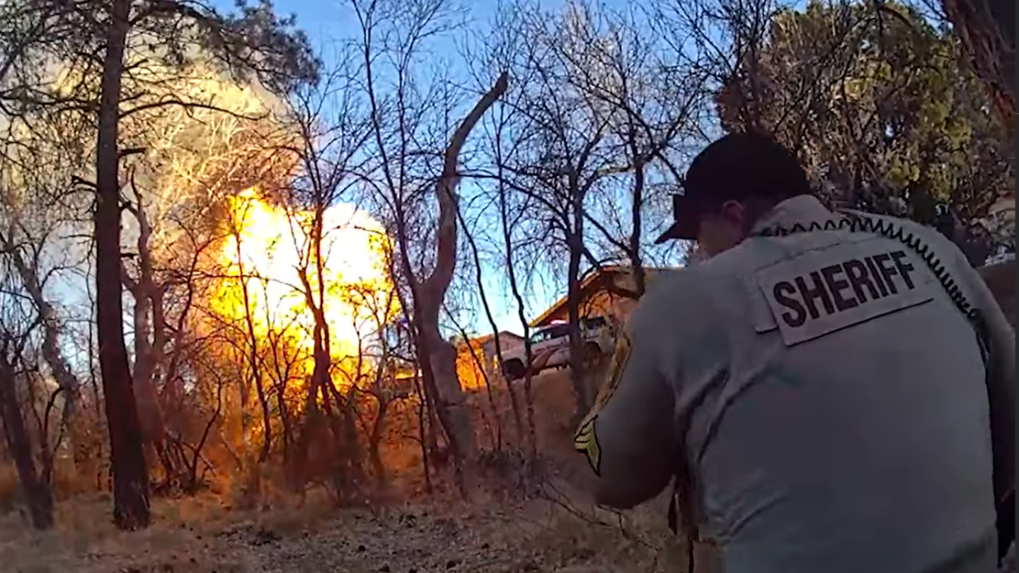 Video: Man fleeing Ariz. officer uses blowtorch to ignite propane tank in car before arrest