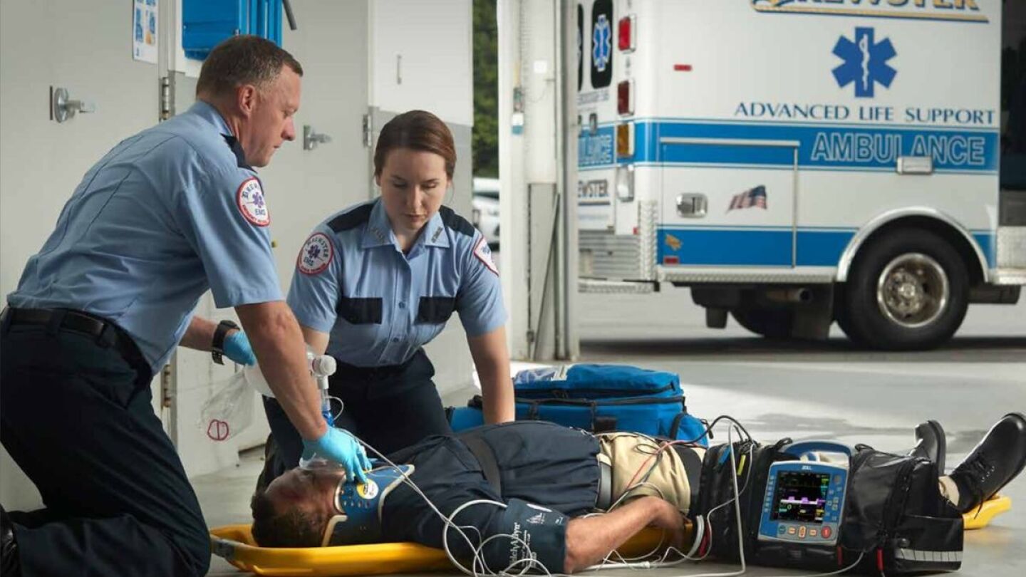 Zoll X Series brochure CPR action 1400x.jpg