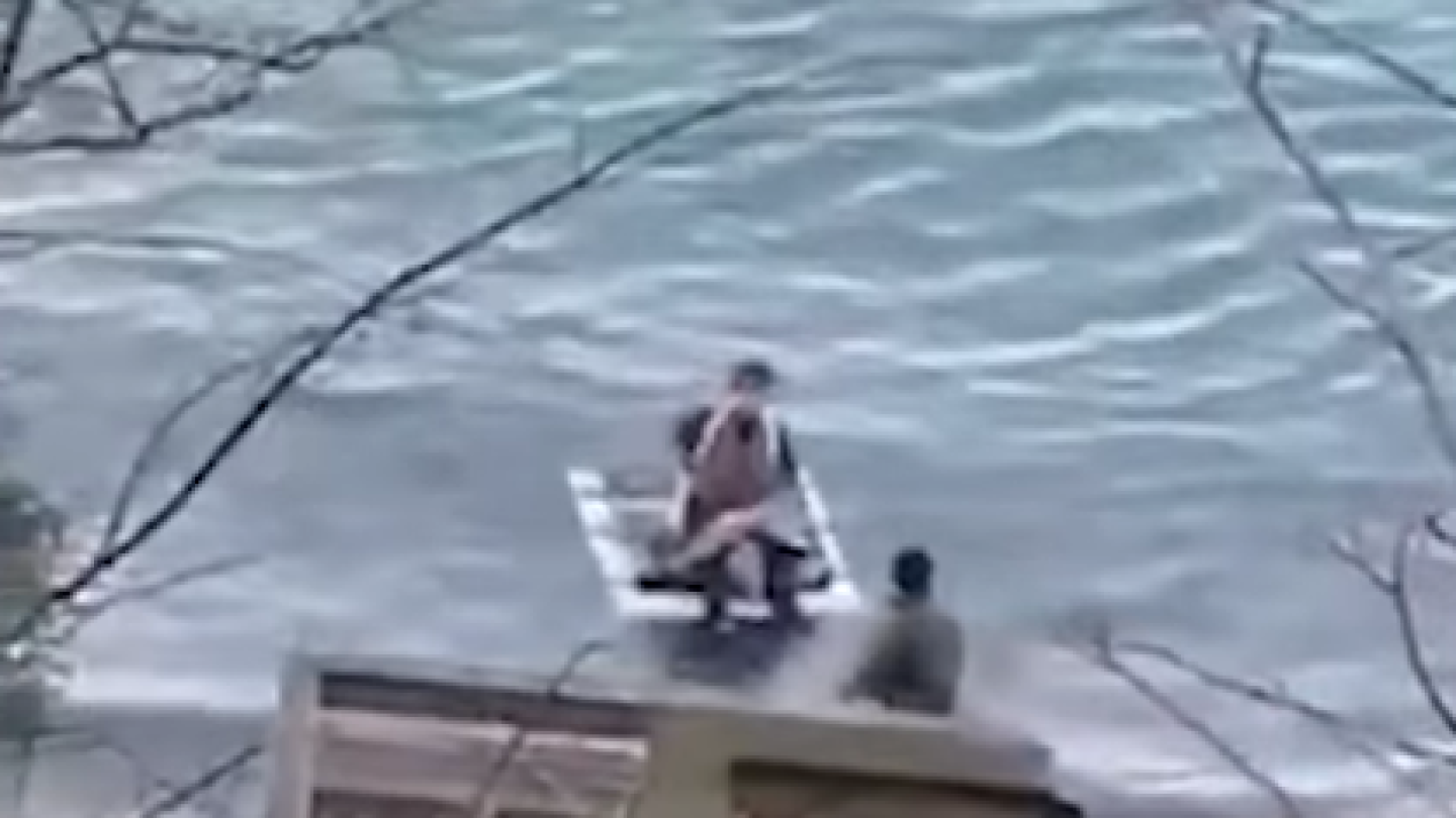 Girl Rescued On Raft Video: Woman on homemade raft rescued from Niagara River after ...