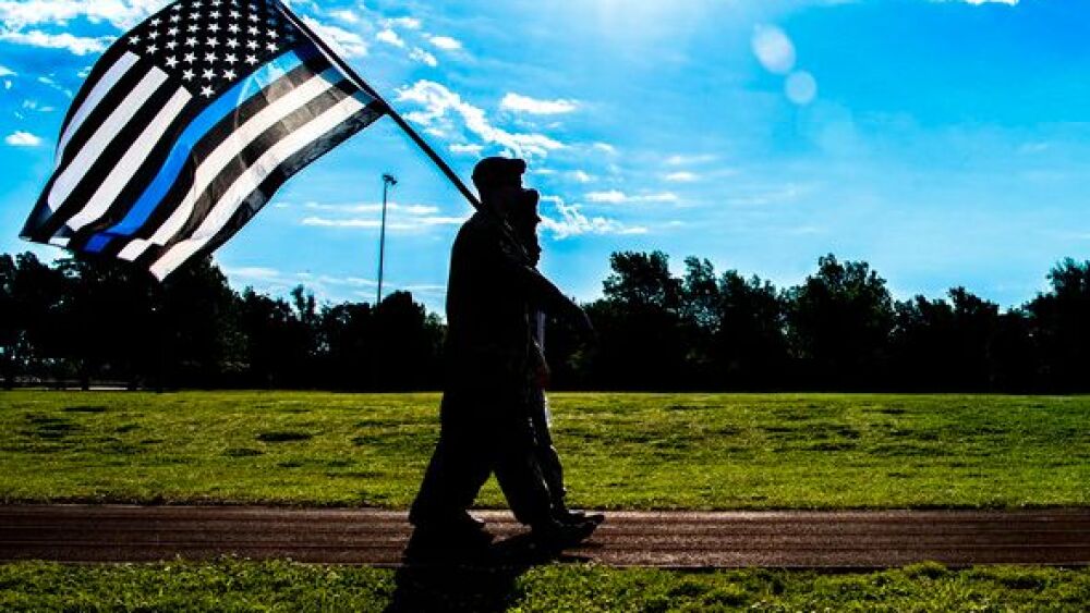 thin blue line flag_62520-2.jpg