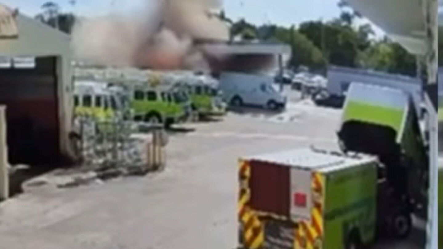 Ems Command Vehicles Explosion, fire at Miami-Dade Fire Rescue logistics facility kills 1 ...