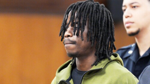 मिच. पीडी ने परित्यक्त कुत्ते को ठंडे तापमान से बचाने के बाद टीम में शामिल किया