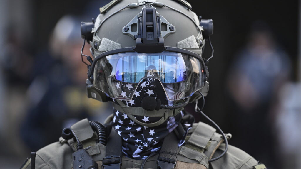 Police crowd control tactics, analysis and tips