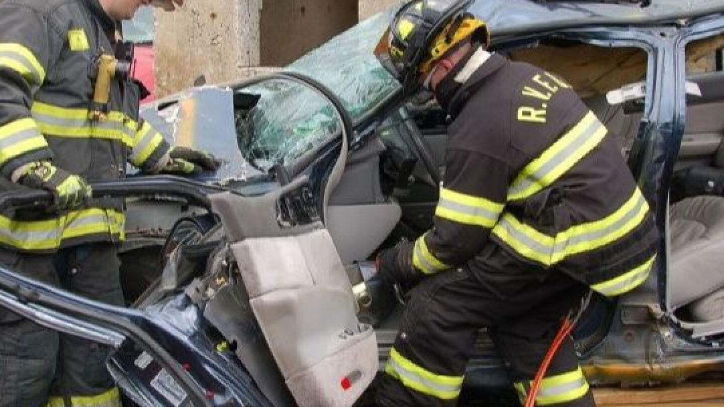 Firefighter Machine Extrication 5 ways firefighters can improve vehicle extrication training