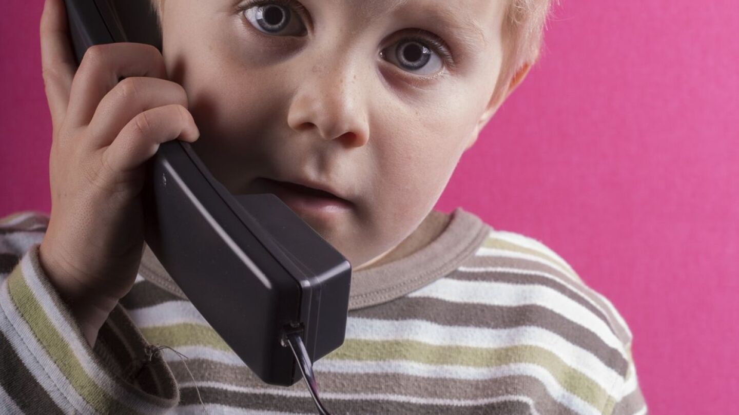 2019-09-child-on-phone-pxhere-9262019.jpg