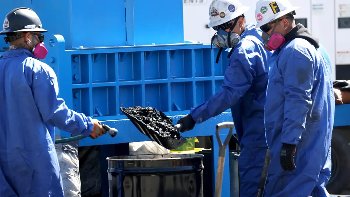 US-NEWS-ENV-LA-FLAMMABLE-BATTERIES-1-LA