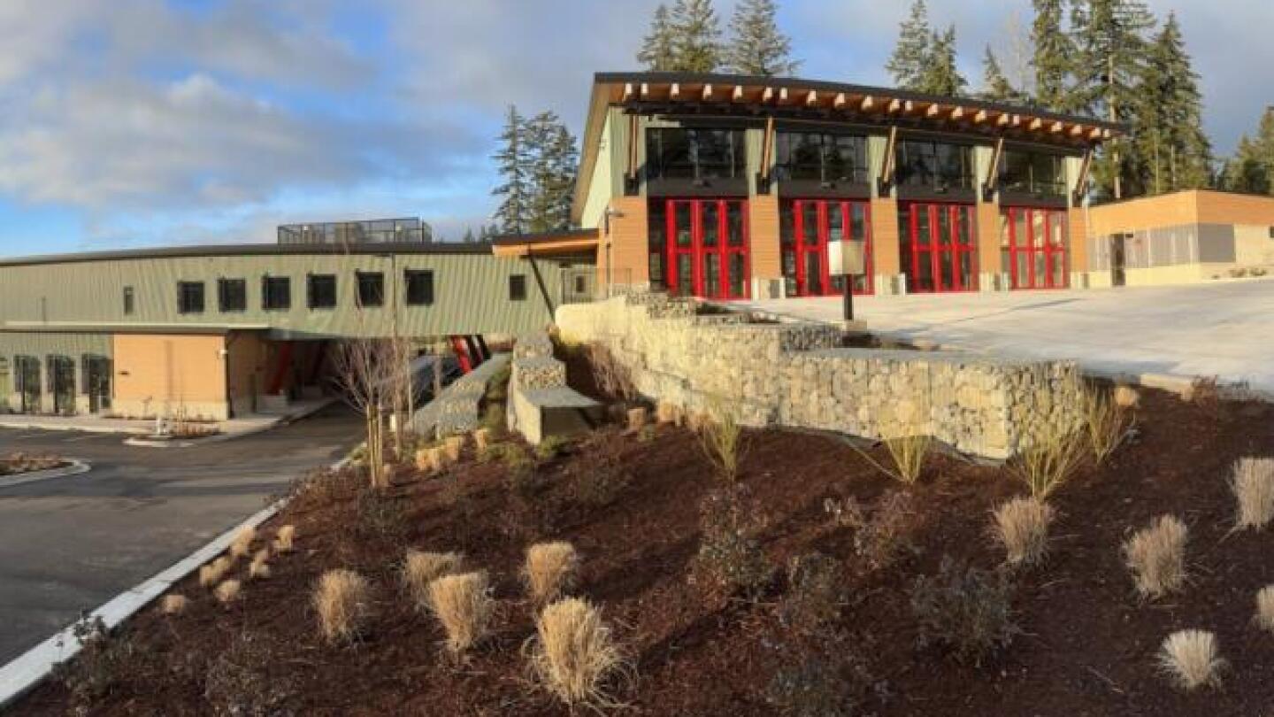eastpiercestation111.jpg
