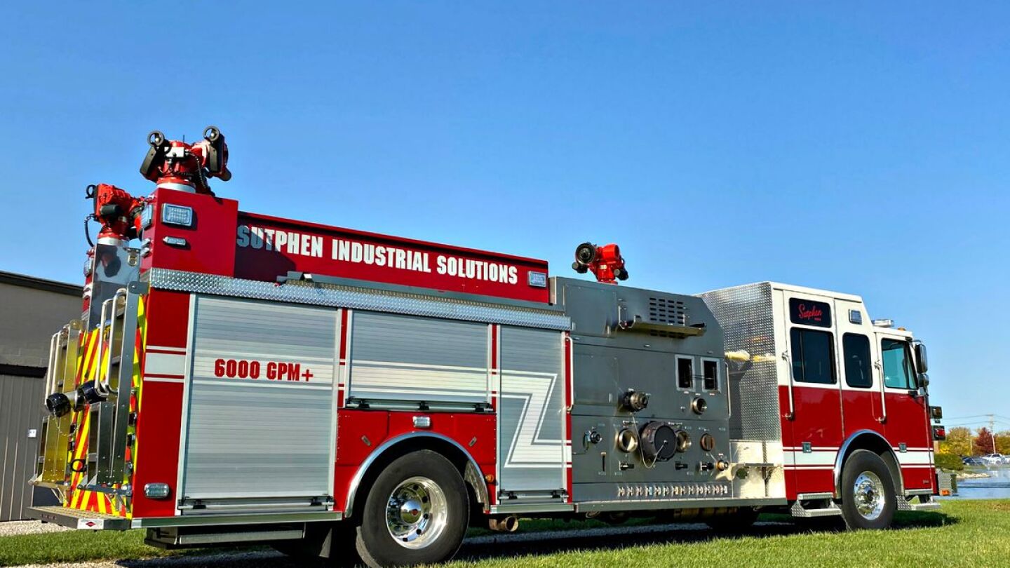 Sutphen Industrial Pumper - Photo (2).jpg