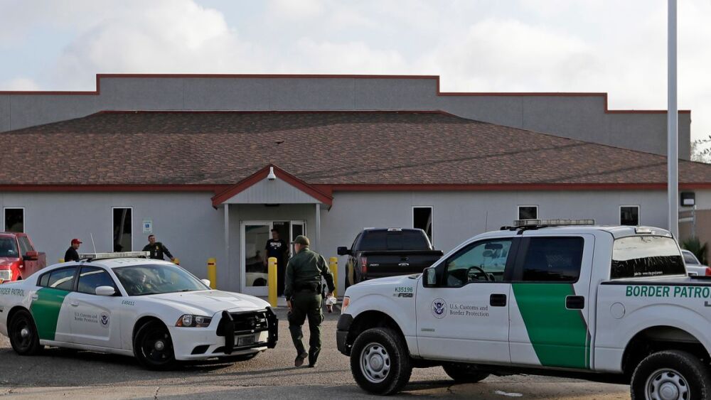 border agents.jpg
