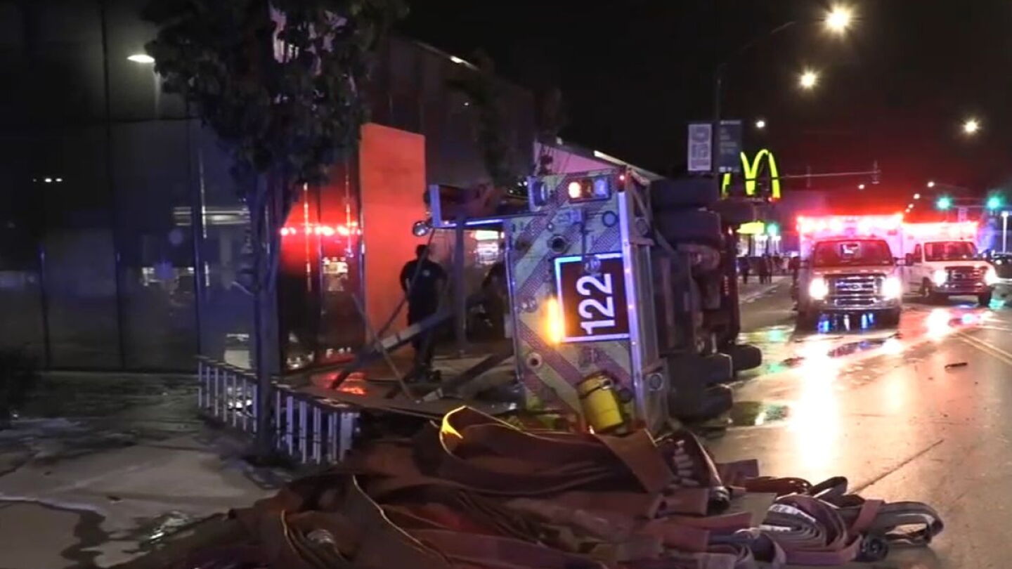 Fire Engine Crashed Video: Chicago fire engine overturns in crash