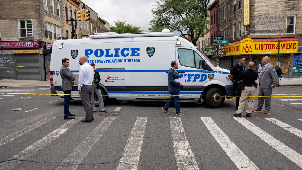 US-NEWS-NYPD-DETECTIVE-SHOT-BULLETPROOF-VEST-1-NY.jpg