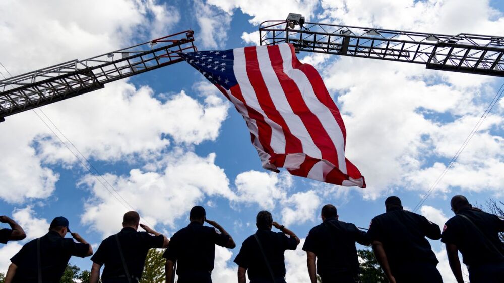 20230730-AMX-US-NEWS-OFFDUTY-CHICAGO-FIREFIGHTER-43-DIES-1-TB.jpg