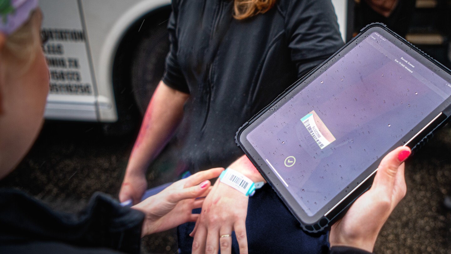 Pulsara-scan-arm-wrist-band-3905x2197.jpg