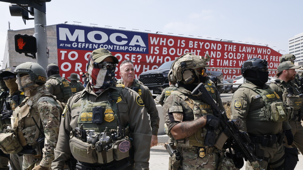 Ice Agent Raptor FBI: ICE agents should identify themselves in the field