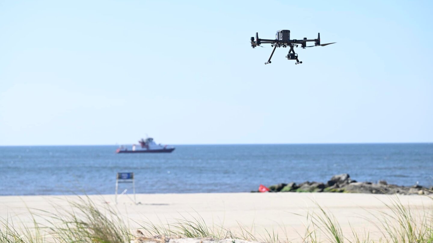 FDNYDronesBeach.jpg