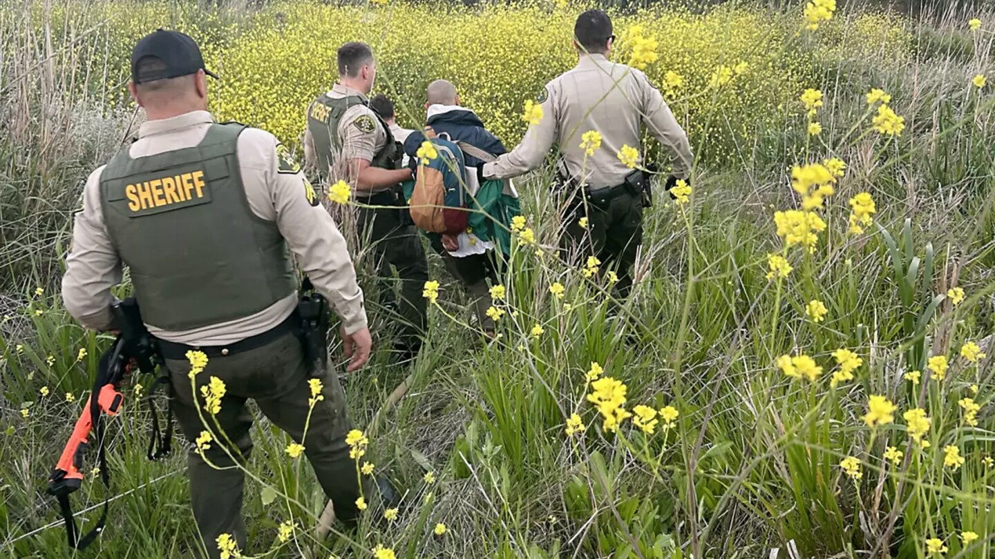 US-NEWS-CALIF-DEPUTIES-PURSUIT-FIRE-MCT
