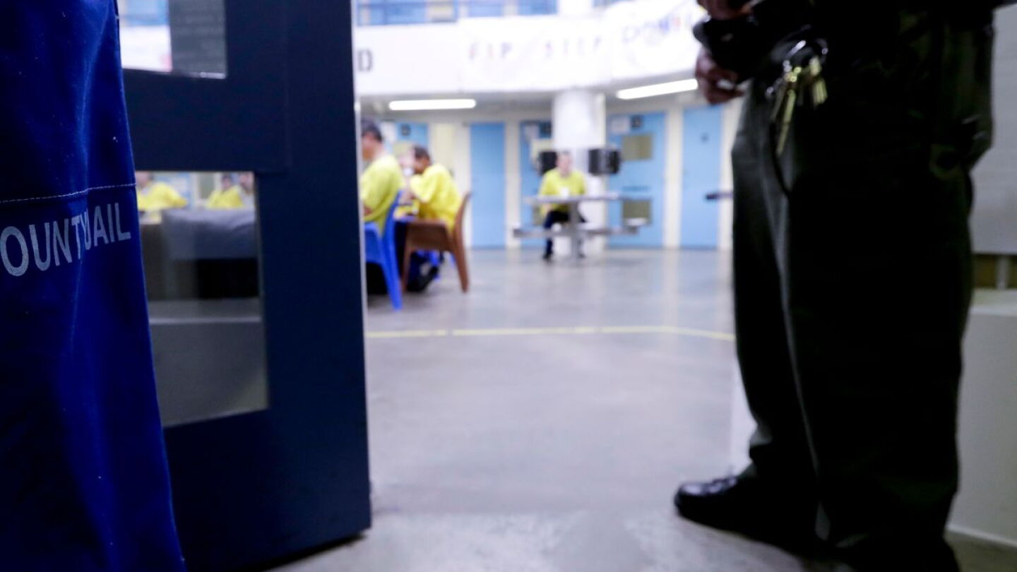 Shca Orderly The forgotten staff: Training civilians and volunteers in corrections