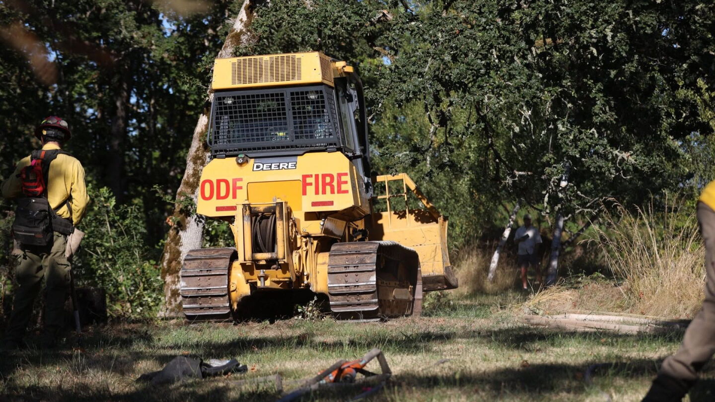 Ore. 3-alarm mobile home fire forces evacuations