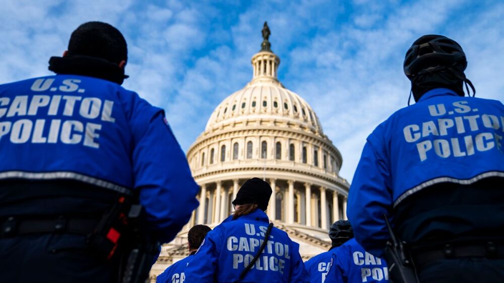 US-NEWS-CAPITOL-POLICE-LA.jpg