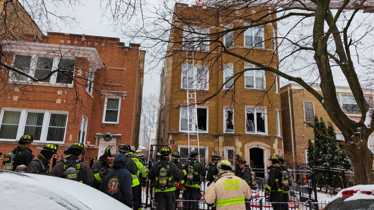 Ems Command Vehicles Chicago Firefighter Mike Altman dies after being burned in collapse ...