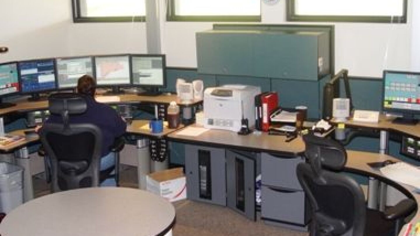 911dispatchcenter (3).jpg
